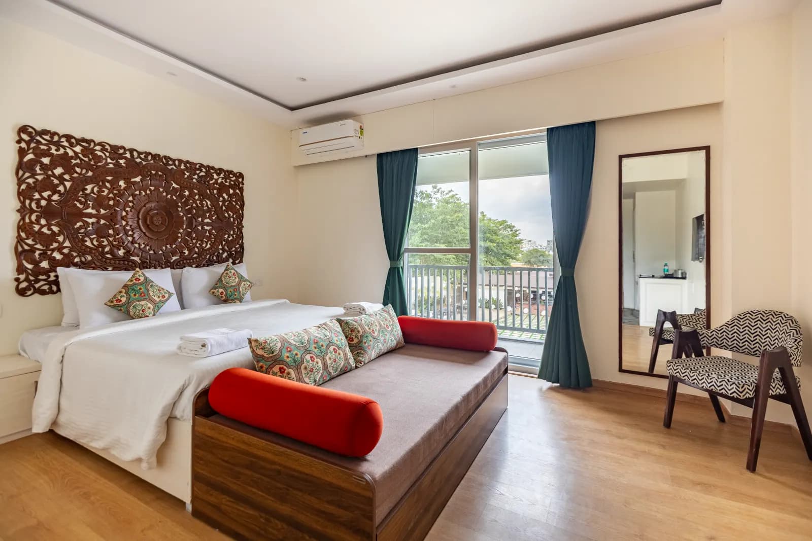 Rumah Residence with king bed, carved headboard and balcony