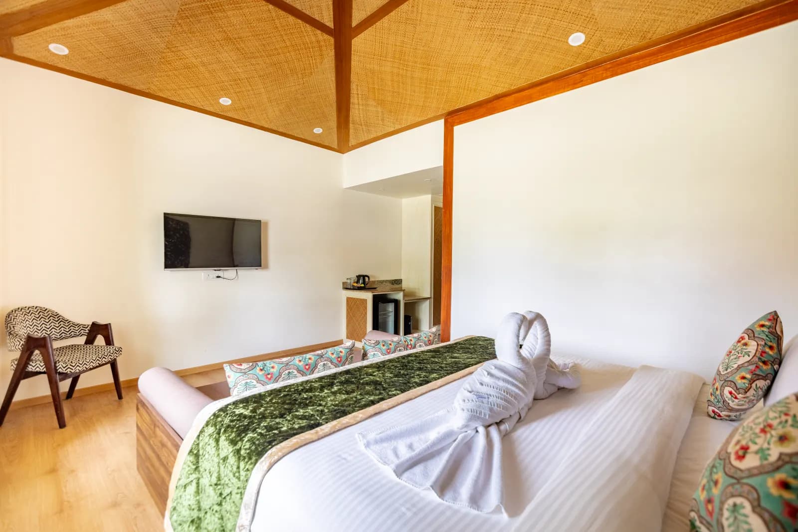 Rumah Residence with twin towel swans and carved decor