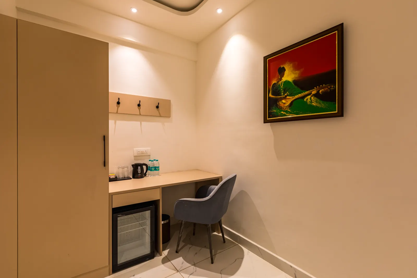 Aanya Residence with king bed and workspace